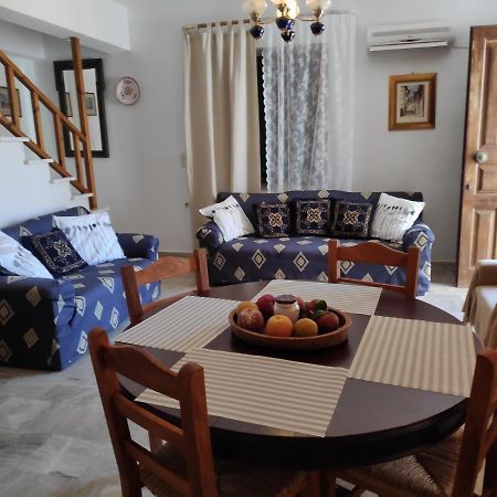 Вилла Harbour View House Митимна Экстерьер фото