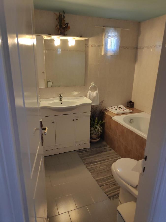 Вилла Harbour View House Митимна Экстерьер фото